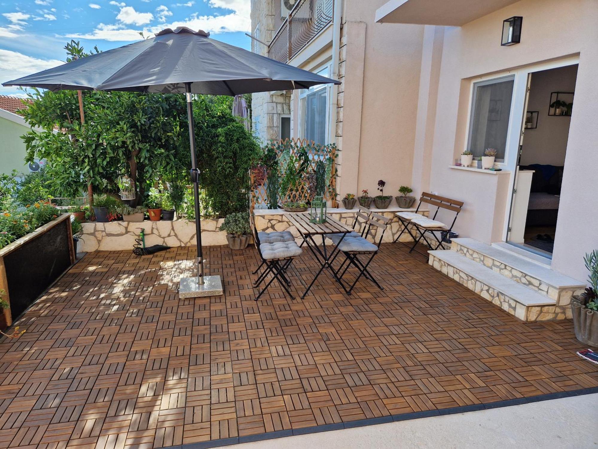 Apartment Roza 3 *
